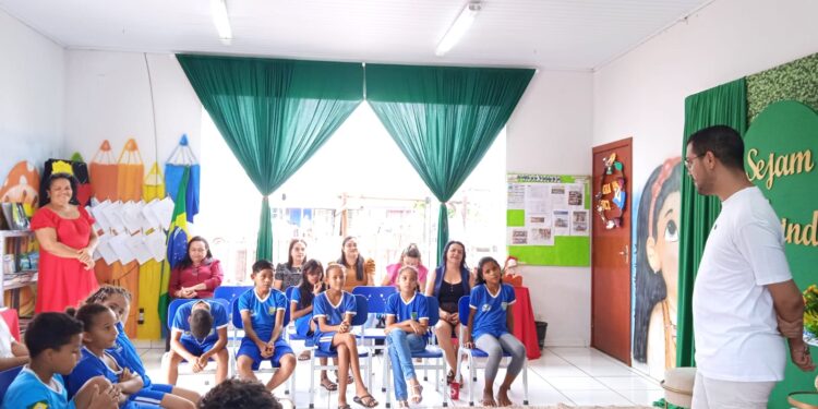 Bem-estar emocional de alunos é tema de roda de conversa com psicólogo em Tocantínia