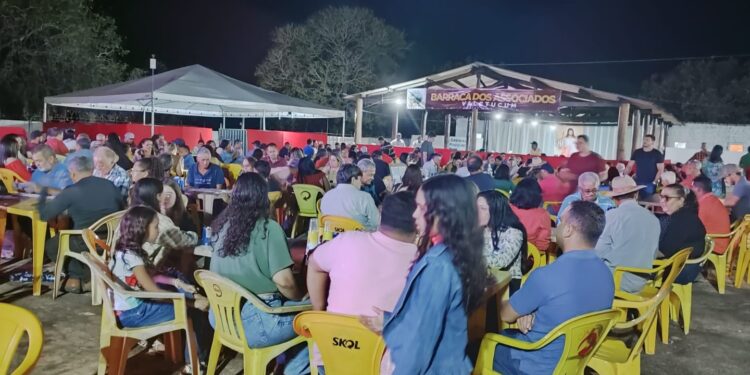 Primeira noite da “Fazenda festa” no Valetucum é marcada por Fé, Premiações e Shows.