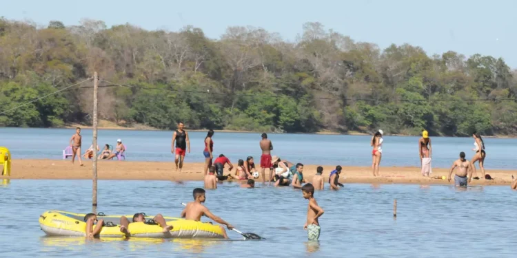 Praias recebem Henry Freitas, Araketu e Tropykália para animar próximo final de semana; confira programação