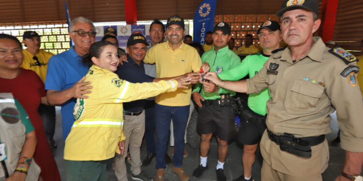 No Jalapão, Governador Wanderlei Barbosa lança Patrulha do Turismo e entrega veículos para reforçar segurança e combate às queimadas