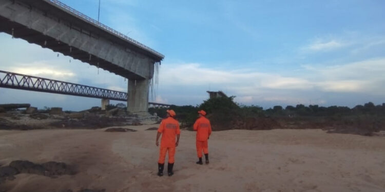 Corpo de Bombeiros Militar instalou o Gabinete de Crise às margens do Rio Tocantins, na cidade de Aguiarnópolis - Foto: Corpo de Bombeiros/Governo do Tocantins