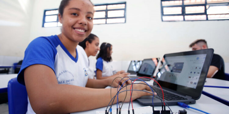 Escolas de tempo integral podem ter acesso a recursos do CNPq para realizar feiras de ciências ou mostras científicas em 2025