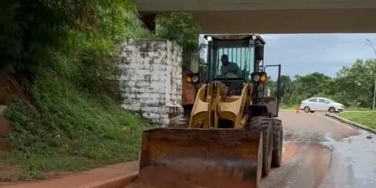 Prefeitura de Gurupi intensifica limpeza e desobstrução de vias e bueiros após forte chuva deste domingo