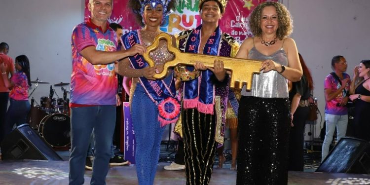 Rainha e Rei Momo do Carnaval de Gurupi são eleitos em noite de festa e muita animação