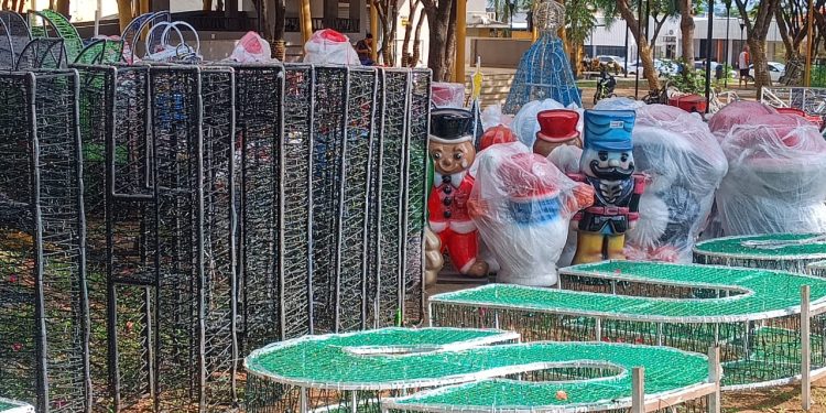 Gurupi se prepara para o Natal com início da montagem da decoração luminosa nos principais pontos da cidade