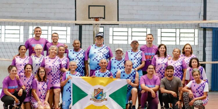 Delegação gurupiense do Voleibol Adaptado do Projeto Vovô Vôlei parte nesta terça-feira, 27, para campeonato em Sorriso (MT)