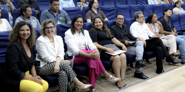 Semana do Jornalista inicia com debate sobre desinformação e ética