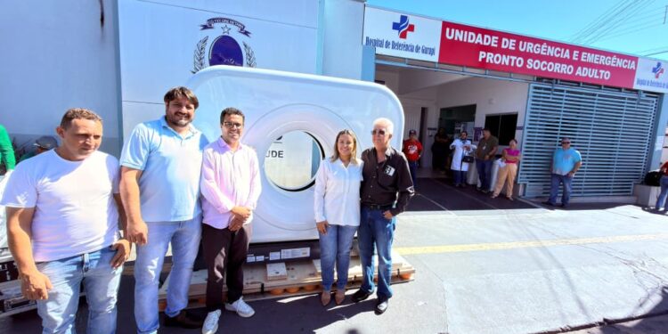 Eduardo Fortes e direção do HRG recebem novo tomógrafo que atenderá Gurupi e região